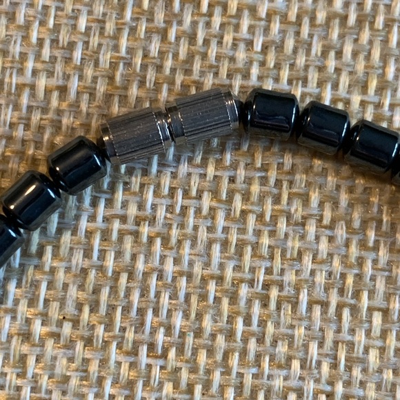 Vintage hematite elephant pendant with trunk up. Sterling barrel clasp. - Picture 4 of 8